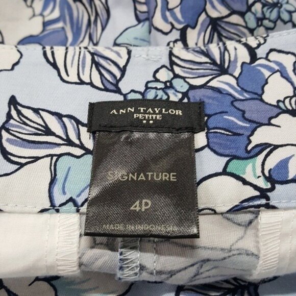 Ann Taylor Factory Petite Womens Signature Blue White Floral Shorts Size 4P - Picture 4 of 4